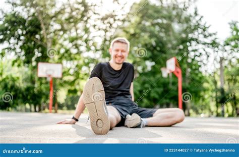 Man doing workout outdoors stock image. Image of stretch - 223144027