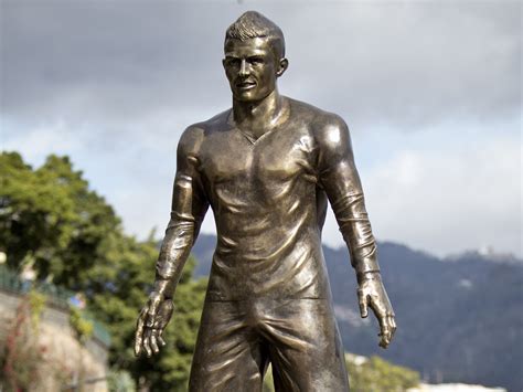 Cristiano Ronaldo suitably impressed by the bronze statue of himself ...