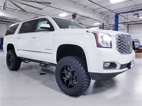 GMC Yukon XL equipped with a Fabtech 6" Lift Kit | Gmc yukon, Yukon ...