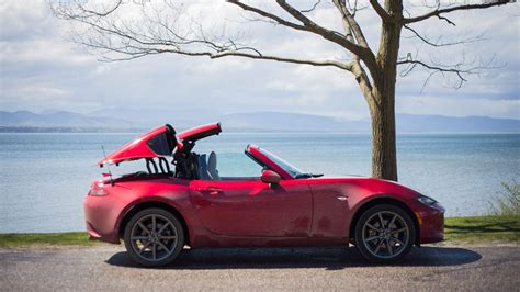 The 2017 Mazda Miata RF Still Isn't Practical At All But You Won't Care