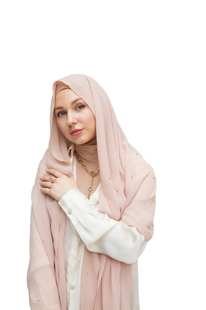 Free PSD | Portrait of woman wearing hijab