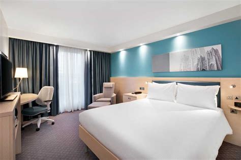 Hampton by Hilton Bristol Airport hotel | englandrover.com