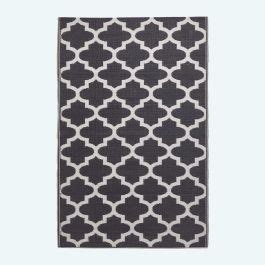 Black & White Outdoor Rug in Geometric Pattern