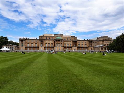 Buckingham Palace Garden, Summer 2021: Part 2 | London Cab Tours