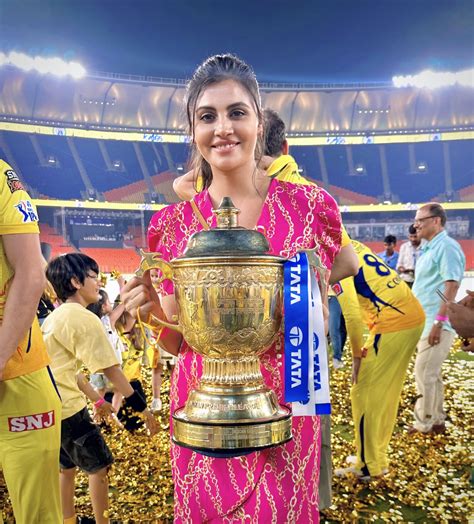 Actress Malti Chahar Poses With IPL 2023 Trophy Alongside Her Brother ...