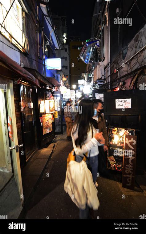 Bars in the alleys of Golden Gai, Shinjuku, Tokyo, Japan Stock Photo ...