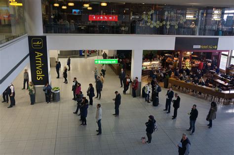 london gatwick south terminal arrivals feb 2014 2 33091 ...