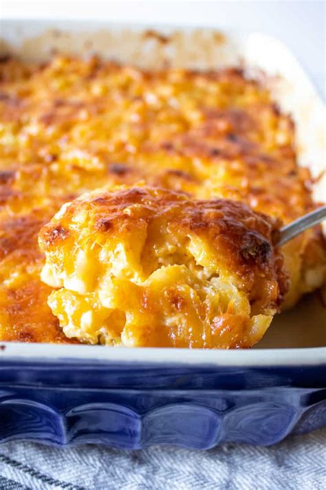 Southern Baked Macaroni and Cheese - the hungry bluebird