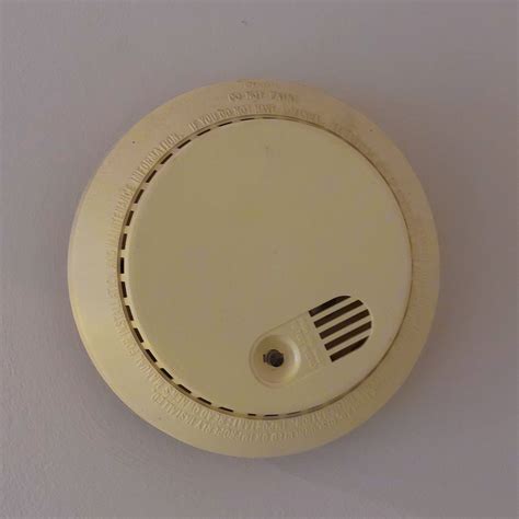 Why is that smoke detector yellow? – ValueGuard Home Inspections