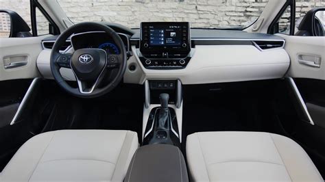 2022 Toyota Corolla Cross XLE Interior / Detailed tour - YouTube