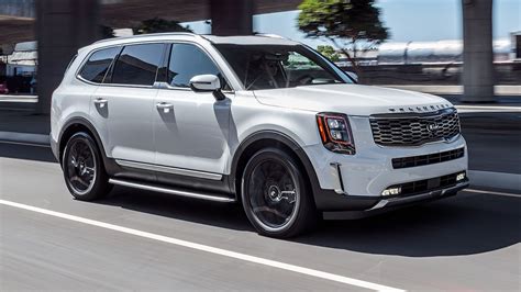 Hyundai Palisade vs. Kia Telluride: A Features Comparison - MotorTrend ...