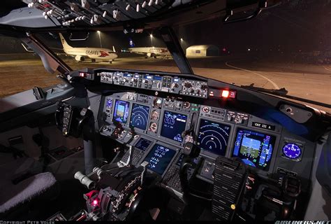 Boeing 737 Cockpit Pictures