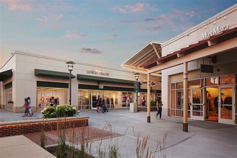 Do Business at Chicago Premium Outlets®, a Simon Property.