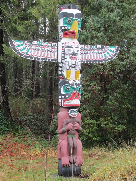 File:Stanley Park totem poles (2012) - 5.JPG - Wikimedia Commons