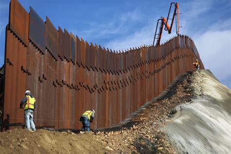 GoFundMe Refunding Donors Money to Border Wall Campaign After Organizer ...