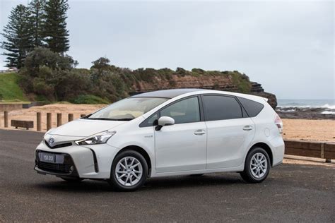 Toyota Prius+ Photos, and Specs. 1.8 Hybrid 134 AT, 1.8 Hybrid (134 bhp ...