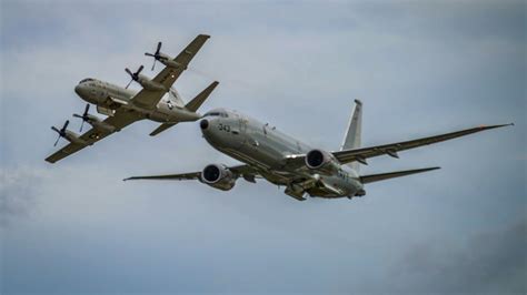 P-3 Orion & P-8 Poseidon Demonstration @ 2018 NAS Jacksonville Airshow ...