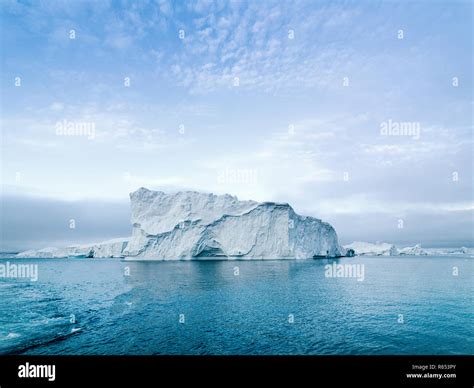 Icebergs on Arctic Ocean Stock Photo - Alamy