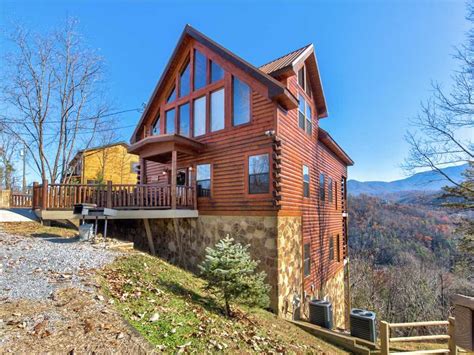 Bear's Eye View Cabin in Gatlinburg w/ 4 BR (Sleeps14)