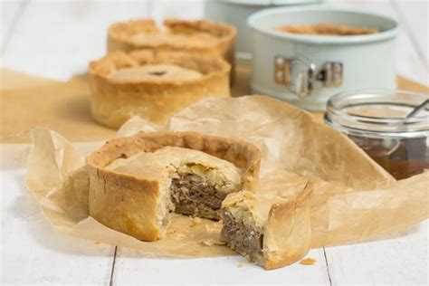 Easy & Authentic Scotch Pie Recipe - Scottish Scran