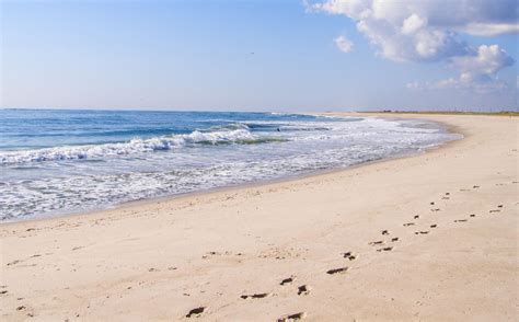 Your Guide to Long Island’s East End Beaches - Quogue Club at Hallock House