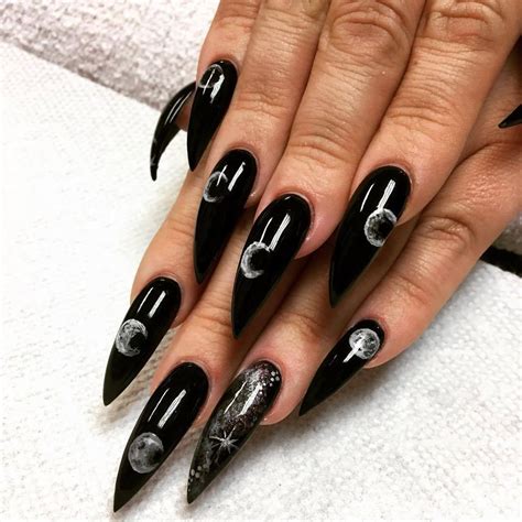 Best Black Stiletto Nails Designs For Your Halloween | Black stiletto ...