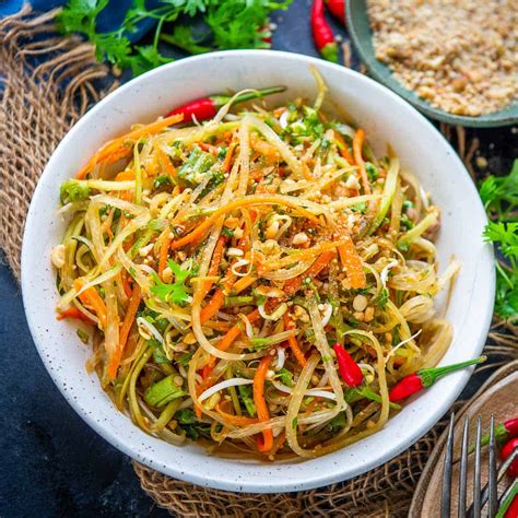 Green Papaya Salad Recipe (Step by Step) - Whiskaffair