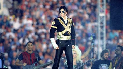 LA VIDÉO DU JOUR : Michael Jackson au Super Bowl de 1993 - Clique.tv