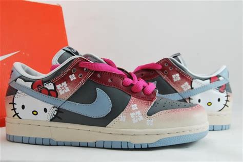 Nike Dunk Low SB Shoes Hello Kitty For Women | Hello kitty, Nike dunks ...