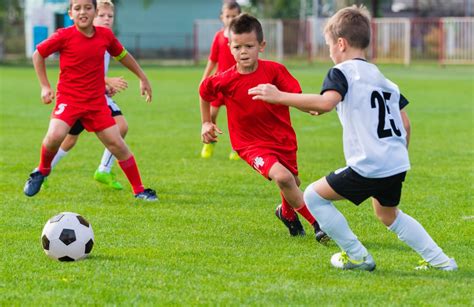 Descubre los beneficios de jugar fútbol para niños y adolescentes - La ...