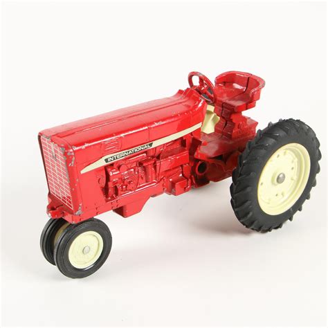 ERTL Co. Die-Cast Metal International Harvester Toy Tractors and Farm ...