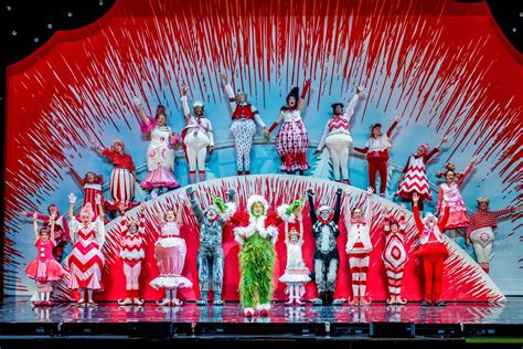 Colorful cast shines in 'Grinch' musical at Chicago Theater • The DePaulia