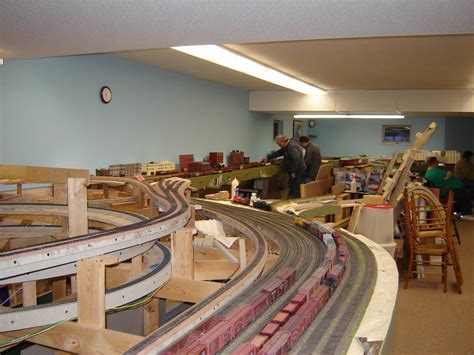 Model Train Benchwork and Roadbed Construction