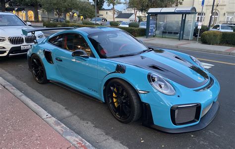 Dream car in the wild : Porsche