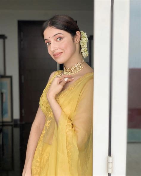 Divya Khosla Kumar glistening in a yellow lehenga! – South India Fashion