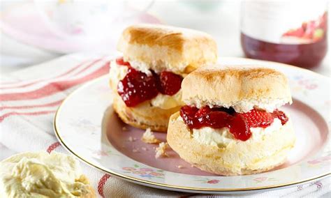 How do YOU pronounce 'scone' - and does the majority of the country ...