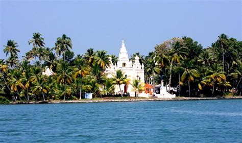 What do Experience in And Around Ashtamudi Lake in Kerala | India.com