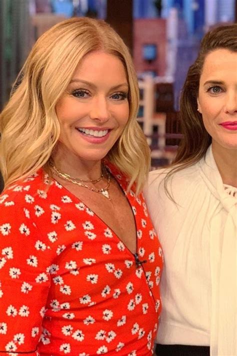 Kelly Ripa Live with Kelly and Ryan June 19, 2019 – Star Style