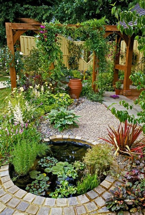 29 Best Water Garden Ideas (Our Favorites + Images!) 2021 in 2021 ...