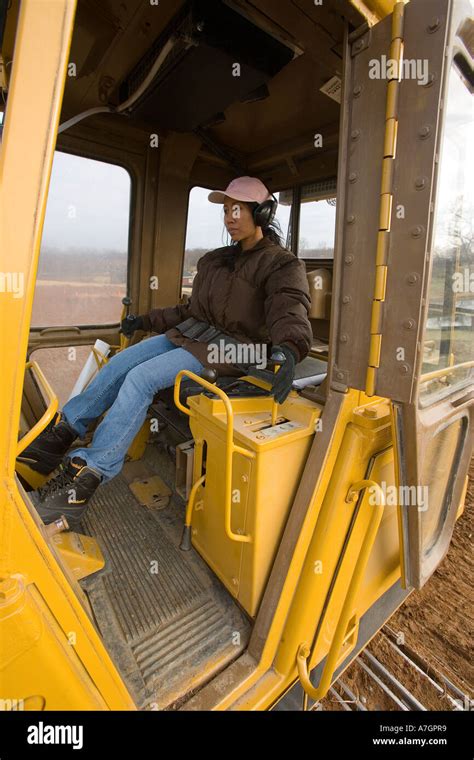 Female bulldozer operator Stock Photo: 6763768 - Alamy