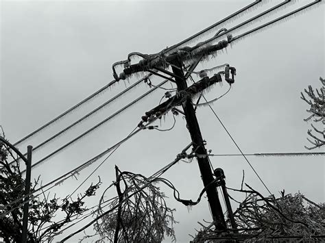 Tracking Central Texas power outages after ice storm knocks it out for ...