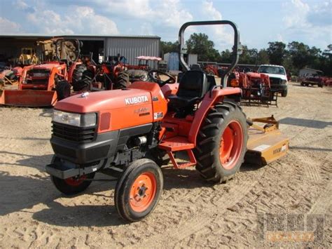 Kubota L3400F Farm Tractor Specs and Dimensions - VeriTread