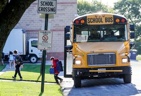 Manitowoc school district raises substitute teacher pay amid shortage