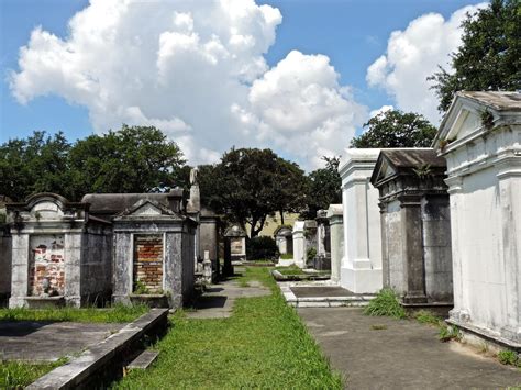 Of Golden Roses: Lafayette Cemetery No. 1 | New Orleans