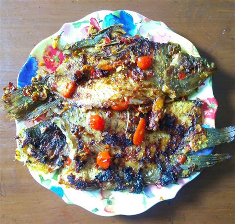 Menikmati Ikan Gurame Bakar Buatan Sendiri - Lisna Dwi - A Productive ...