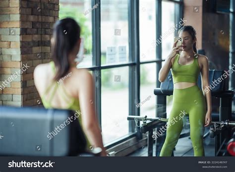 492 Gym Mirror Selfie Images, Stock Photos & Vectors | Shutterstock