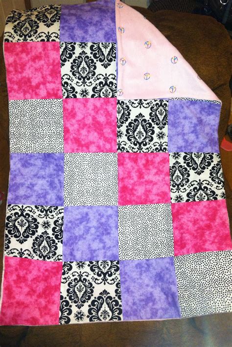 Easy to make quilt! Great for beginners! 8"x8" squares with fleece ...