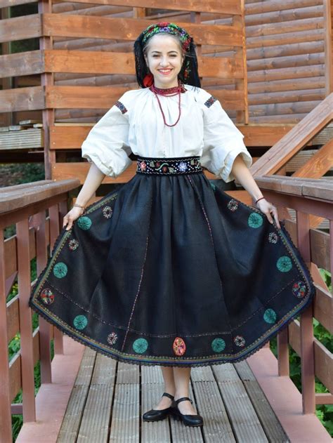 Romanian traditional costumes Part 1 Port national | Traditional ...