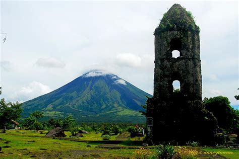 Mayon Volcano Tourist Information, Facts & Location