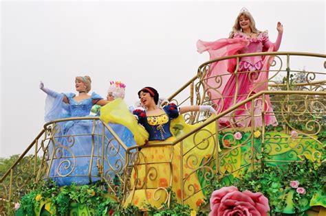 disneyland paris princess parade | Disney